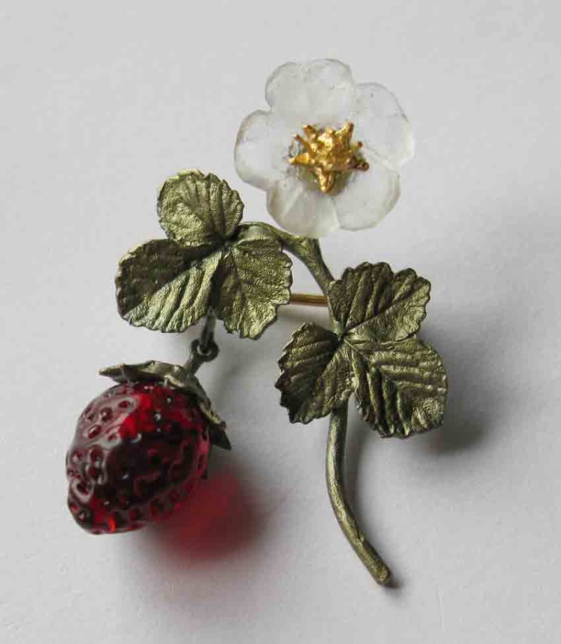 Small Strawberry Pin